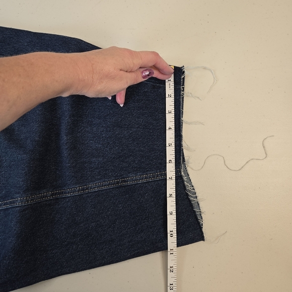 NWT UT Curved Leg, Barrel, Ankle Jeans, 17 - Picture 10 of 13